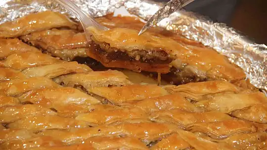 Bu da bayrama özel zeytinli baklava