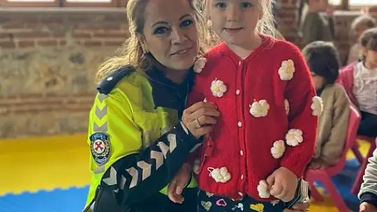 Burhaniye' de minik öğrencilere temel trafik eğitimi