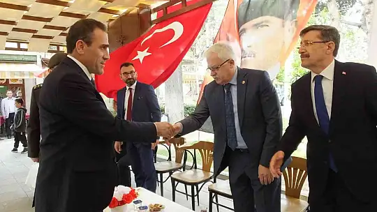 Burhaniye' de resmi bayramlaşma töreni yapıldı