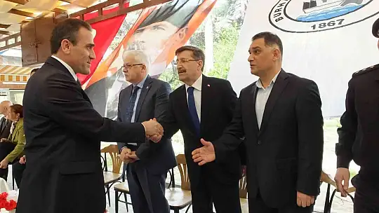 Burhaniye' de resmi bayramlaşma töreni yapıldı