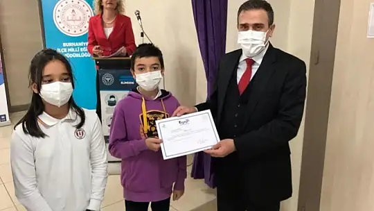 Burhaniye'de başarılı öğrenciler ödüllendirildi