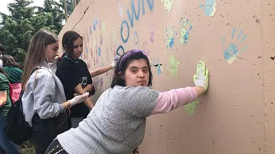 Burhaniye'de ' Down Eliyle yeşillensin Dünya' projesi hayata geçirildi