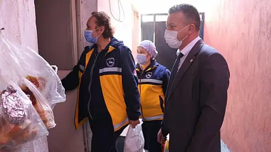 Burhaniye'de evde bakım hizmeti devam ediyor