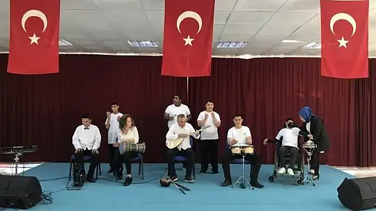 Burhaniye'de Kaymakam Memiş, engellilerle bir araya geldi
