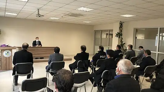 Burhaniye'de Kaymakam Memiş, muhtarlarla bir araya geldi