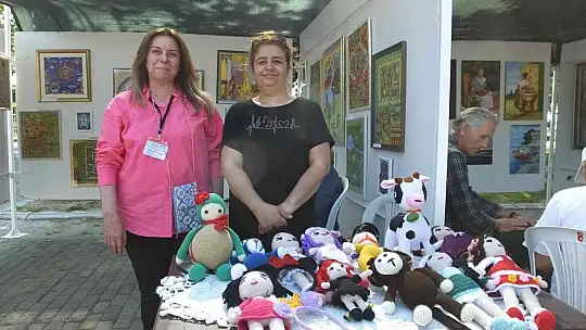 Burhaniye'de örme bebekler ekmek kapısı oldu