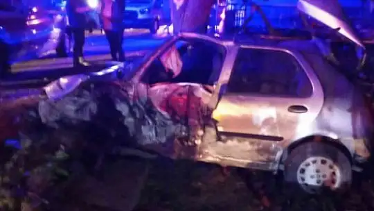 Burhaniye'de otomobil takla attı: 4 yaralı