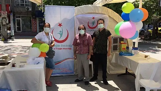 Burhaniye'de sağlıkçılara siyasetçi desteği