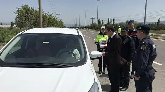 Burhaniye Kaymakamı trafik denetimine katıldı
