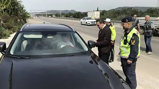 Burhaniye Kaymakamı trafik denetimine katıldı