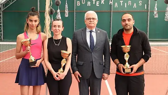 Burhaniye Tenis Ligi tamamlandı