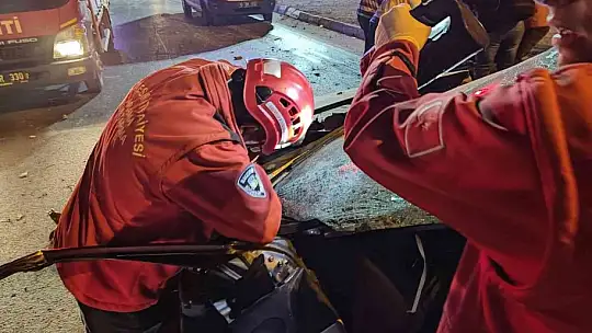 Burhaniye terminal kavşağında kaza: 3 yaralı