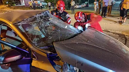 Burhaniye terminal kavşağında kaza: 3 yaralı