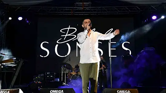 Büyükşehir, Edremit'te gençleri Bilal Sonses ile buluşturdu