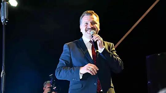 Büyükşehir, Edremit'te gençleri Bilal Sonses ile buluşturdu