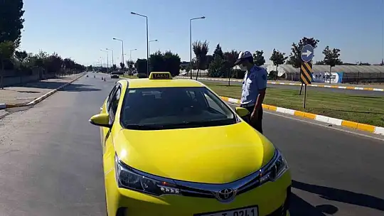 Büyükşehir toplu ulaşım araçları ve taksileri denetliyor