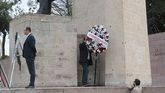 Çelenkler rüzgarın azizliğine uğradı