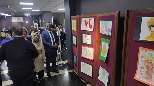 Dezavantajlı bireylerden resim sergisi