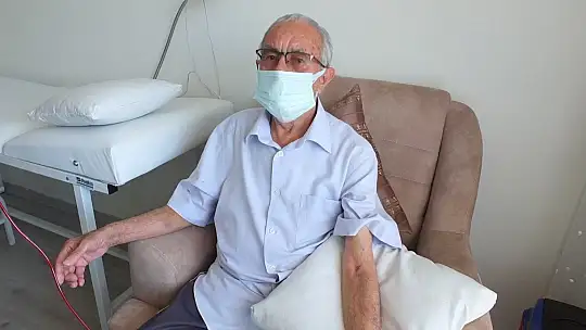 Doktor ozonu önce kendisine sonra hastalara uygulamaya başladı