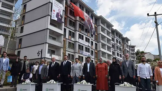 Dursunbey 3. Etap TOKİ'de anahtarlar teslim edildi