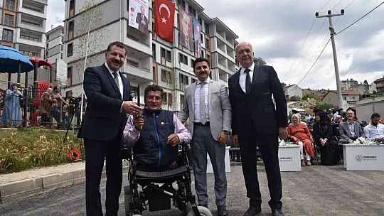 Dursunbey 3. Etap TOKİ'de anahtarlar teslim edildi