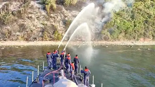 Edincik'te makilik alan yandı