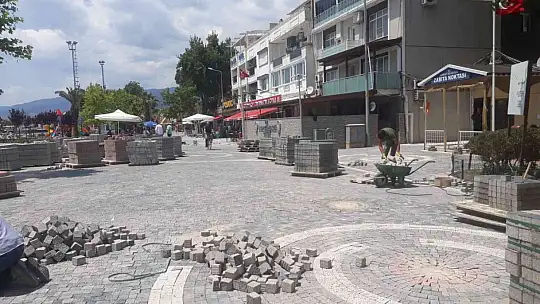 Edremit Belediyesi çalışmalarıyla göz dolduruyor