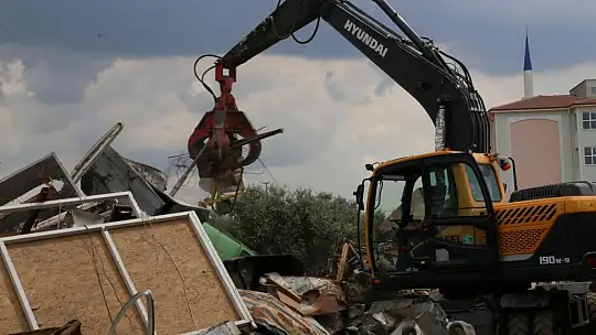 Edremit Belediyesi'nde 25 taşıt ve iş makinesi hurdaya ayrıldı
