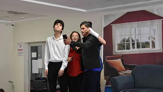 Edremit Mesleki ve Teknik Anadolu Lisesinde robotik kodlama sergisi açıldı