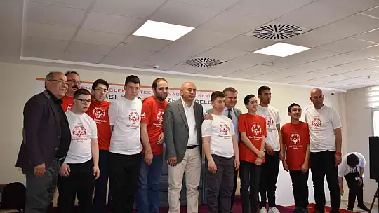 Edremit Mesleki ve Teknik Anadolu Lisesinde robotik kodlama sergisi açıldı