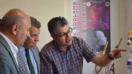 Edremit Mesleki ve Teknik Anadolu Lisesinde robotik kodlama sergisi açıldı