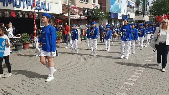 Edremit'te 19 Mayıs Atatürk'ü Anma, Gençlik ve Spor Bayramı'nın 103. Yıl dönümü kutlandı