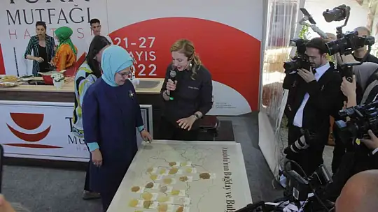 Emine Erdoğan mutfağa girdi yemek yaptı