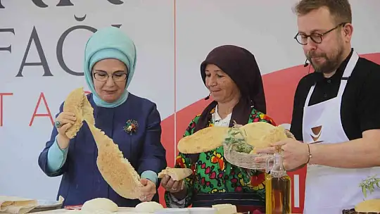 Emine Erdoğan mutfağa girdi yemek yaptı