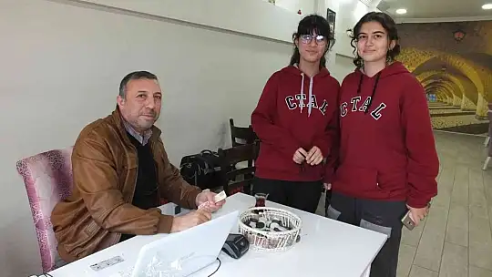 Enflasyona inat fiyat artırmadı, öğrencileri 10 liraya doyuruyor