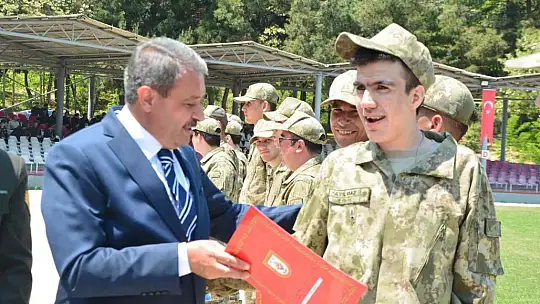 Engelli gençler çakı gibi asker oldu