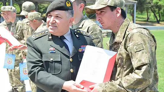 Engelli gençler çakı gibi asker oldu