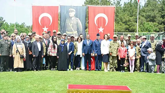 Engelli gençler çakı gibi asker oldu