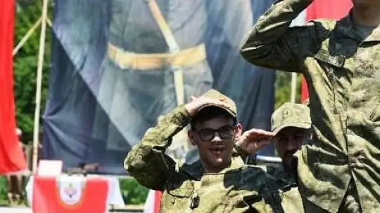 Engelli gençler çakı gibi asker oldu