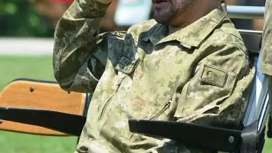 Engelli gençler çakı gibi asker oldu