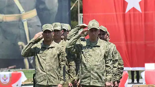 Engelli gençler çakı gibi asker oldu