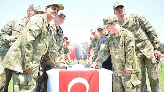 Engelli gençler çakı gibi asker oldu