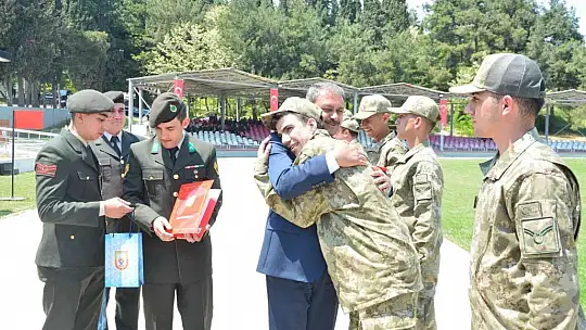 Engelli gençler çakı gibi asker oldu