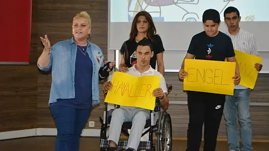 Engelliler ve anneleri engelli farkındalığını anlattı