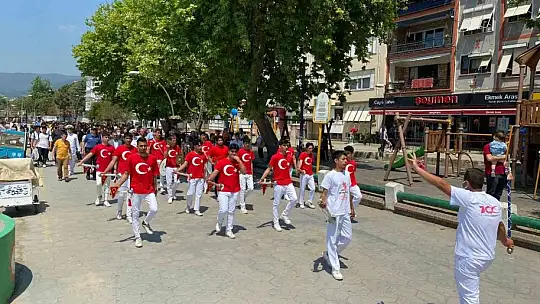 Erdek'te 'Gençlik Yürüyüşü' düzenledi
