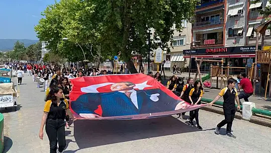 Erdek'te 'Gençlik Yürüyüşü' düzenledi