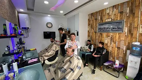 Erdekli berberlerin yoğun bayram mesaisi