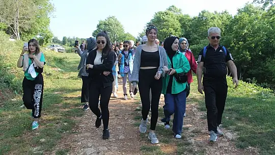 Gençlik haftası doğa yürüyüşüyle başladı