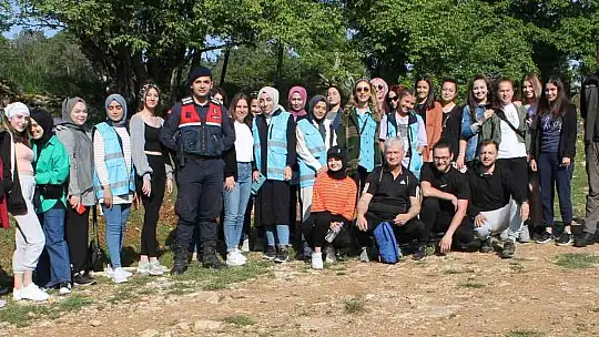 Gençlik haftası doğa yürüyüşüyle başladı