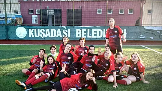 Gönen Kız Futbol takımı yarı finallere gidiyor